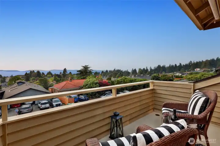 Top floor balcony with views for DAYS!