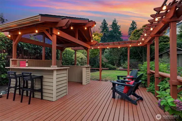DREAMY back deck with entertaining bar