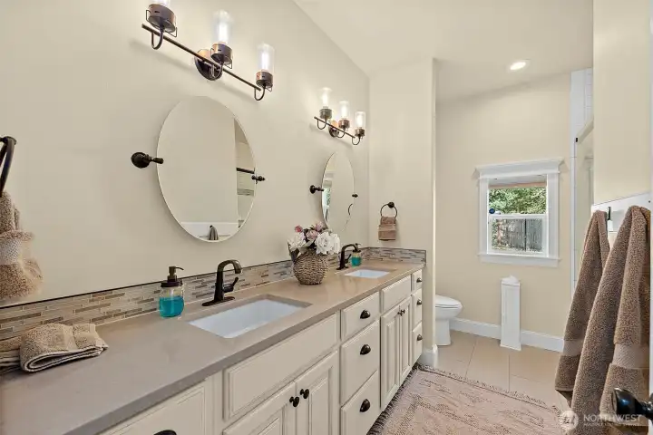 full bathroom for two bedrooms