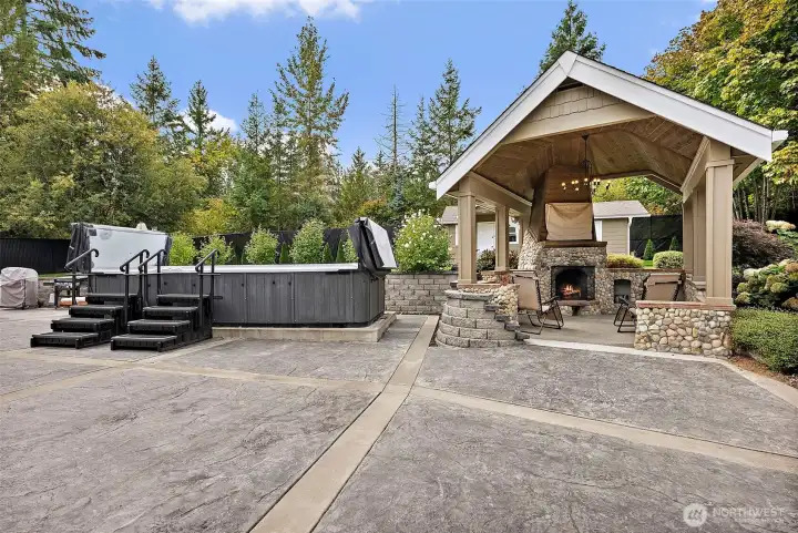 Patio to entertain w/gas hook-up for BBQ
