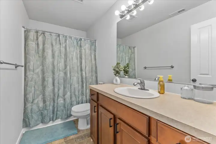 Upstairs full bathroom