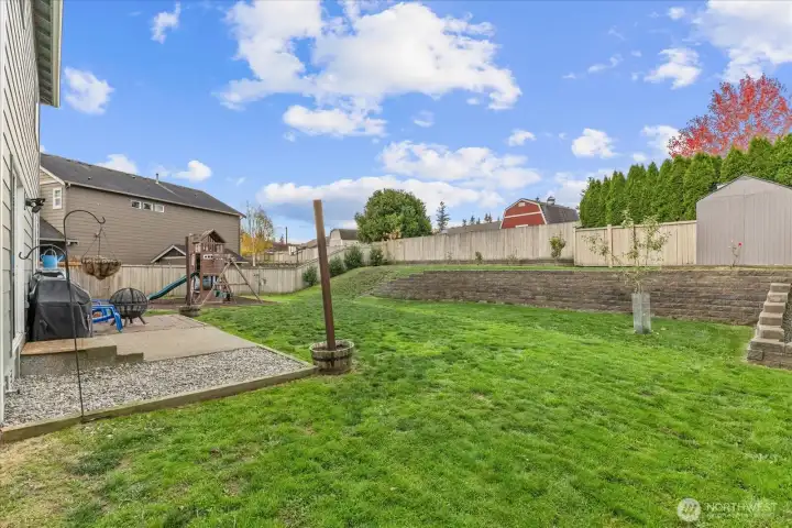 Huge Fully Fenced Back Yard- Dog Friendly!