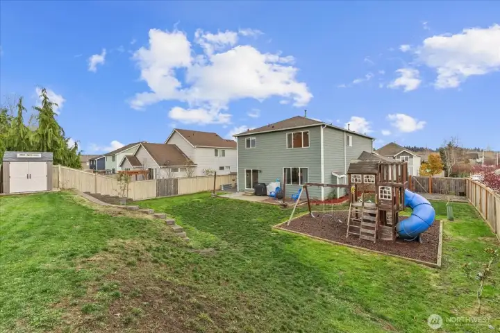 Huge Fully Fenced Back Yard- Dog Friendly!