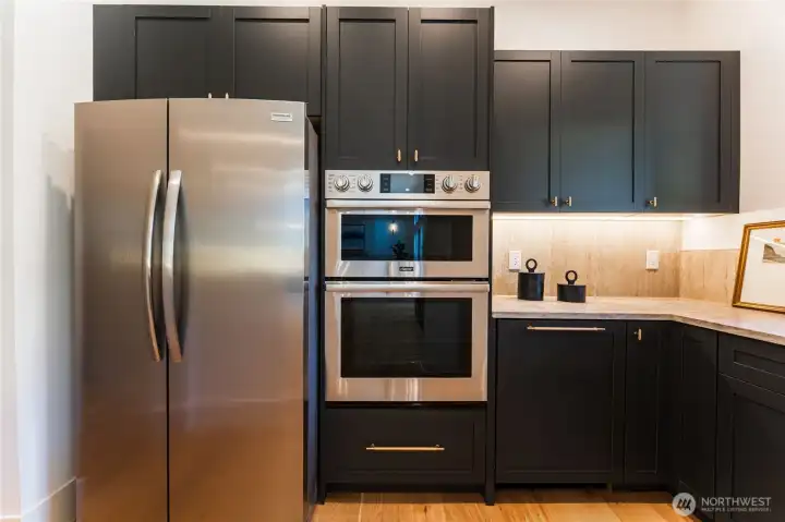 Fully  equipped secondary kitchen