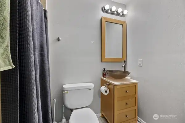 bathroom in unit 515