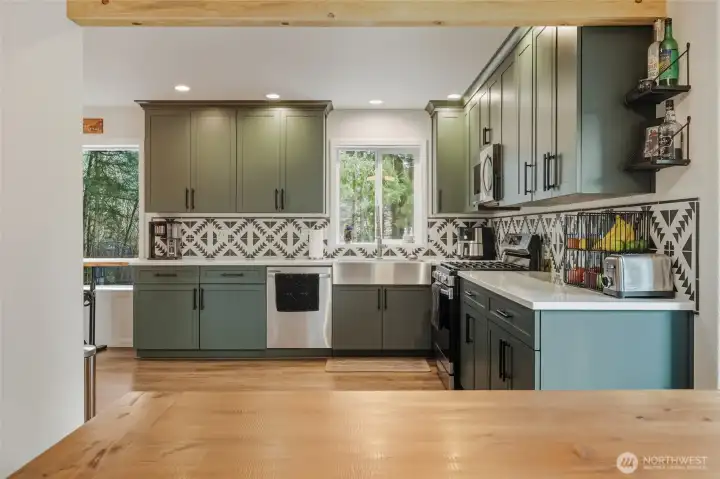 Spacious and colorful kitchen with tile backsplash; lots of lighting!!