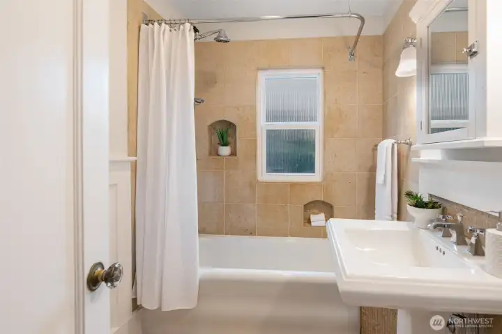 Full bathroom on the main