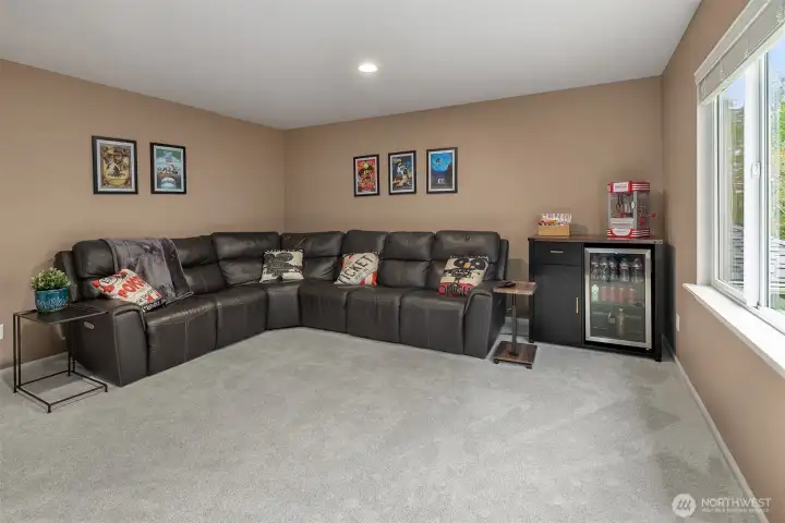 Upstairs bonus room!