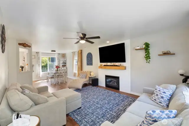Light and bright living room!