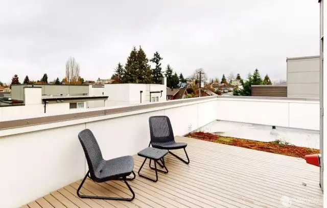 Upper rooftop deck