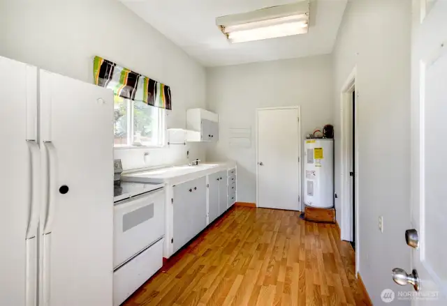 Detached Bldg kitchenette