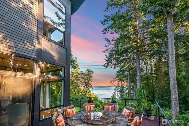 Entertain al fresco on this dramatic view deck perched above Carr Inlet, where the forest meets the sea in perfect harmony.