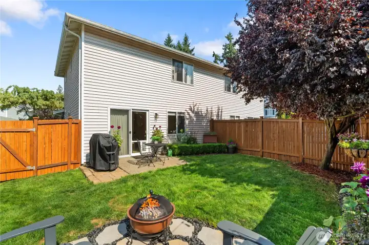 Large, perfectly appointed, fully fenced, backyard.
