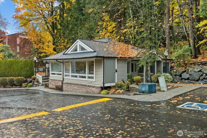 From birthday parties to game nights, the cabana adds a welcoming extension of your living space — made for hosting & connecting.