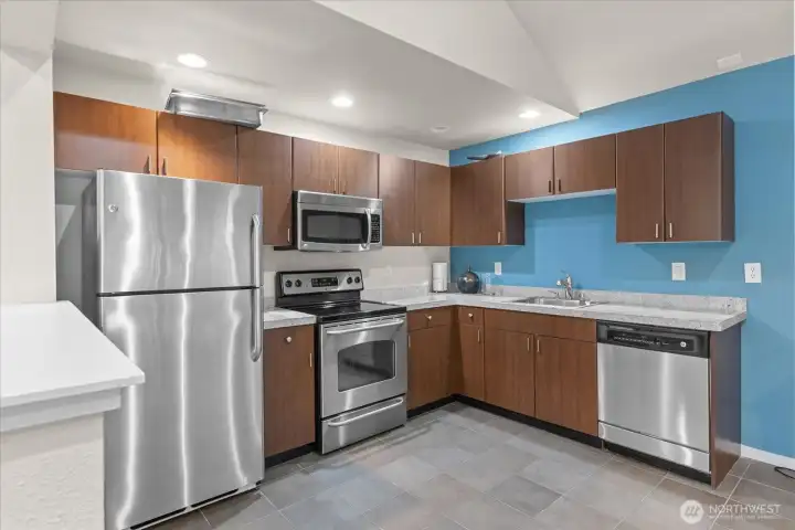 Host effortlessly! The cabana’s full kitchen makes it easy to serve guests, cater celebrations & enjoy every event stress-free.