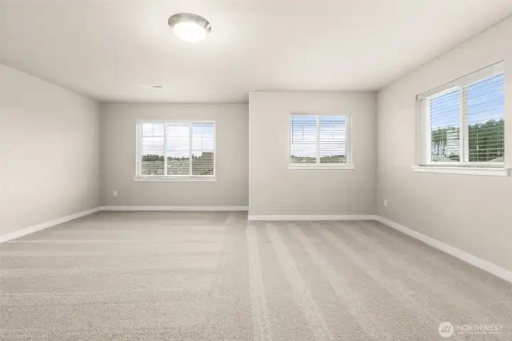 Oversized bonus or 4th bedroom