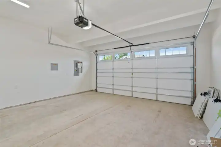 Garage door opener with 2 remotes