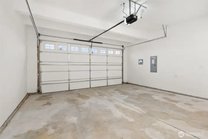 Garage door opener with 2 remotes