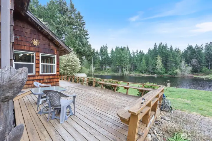 Relax and unwind while taking in the lake views—watch ducks and geese glide by, birdwatch and enjoy the beauty of the outdoors.