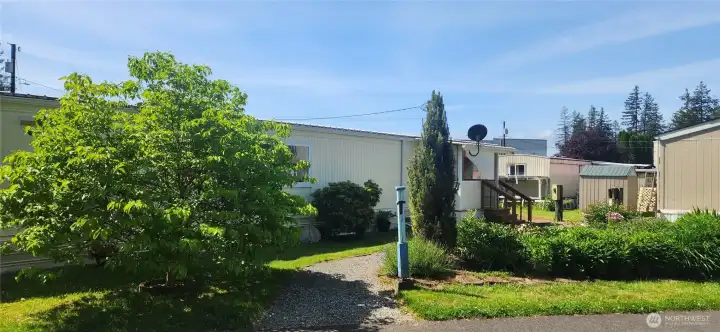 Another view of your side garden and private walkway. Another view of your side garden and private walkway.