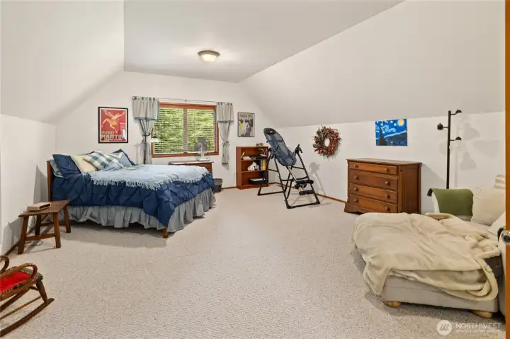 1st upper level bonus room