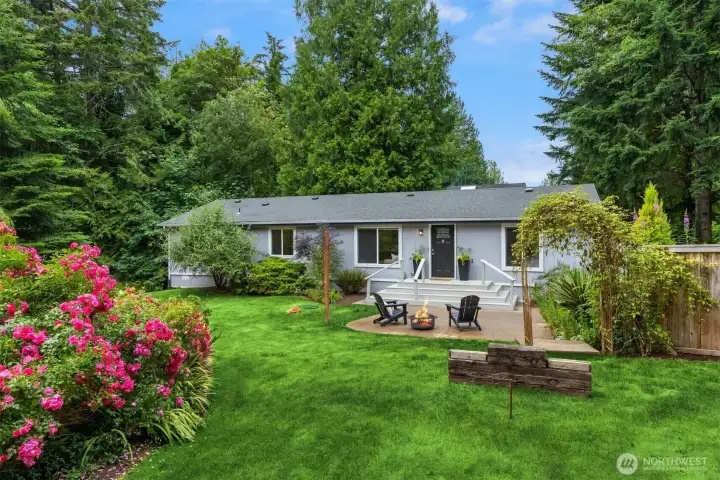Set on .52 acres of expansive lawn and colorful gardens. Set on .52 acres of expansive lawn and colorful gardens.