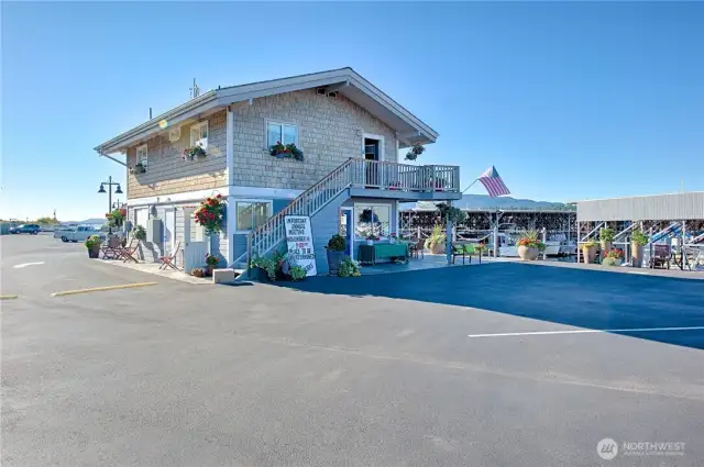 Harbor masters quarters,laundry rm and restrooms