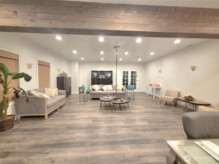 Looking back to the entry in the family room, look at the beautiful beam