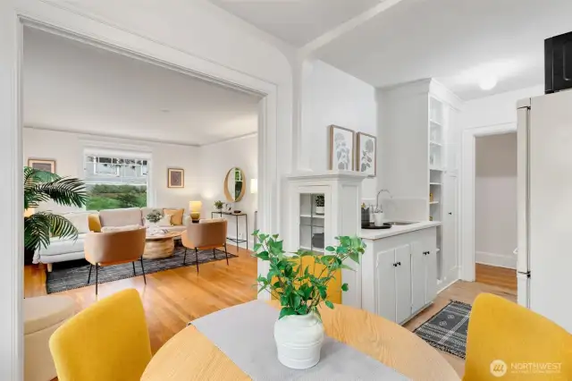 Convenient and fanciful circular floor plan!