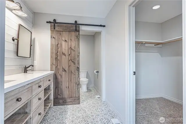primary bathroom w spacious closet