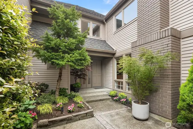 Welcome to Devonshire! Enjoy comfort, privacy and convenience in one of Bellevue's most sought-after communities.