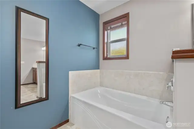 Quiet soaking tub