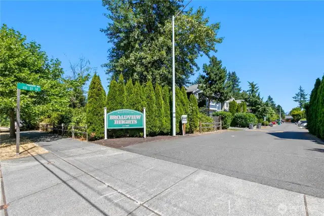 Eastmont's Broadview Heights neighborhood is close to schools, shopping, parks and freeways