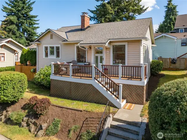 If you’ve wanted a classic home in move-in condition, this is your new Green Lake home.