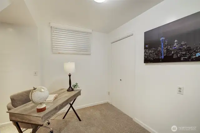 Office space or guest bedroom
