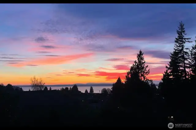 Beautiful sunset Puget Sound Views from upper level!