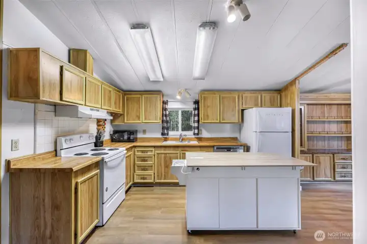 Lot of cabinetry and countertop space