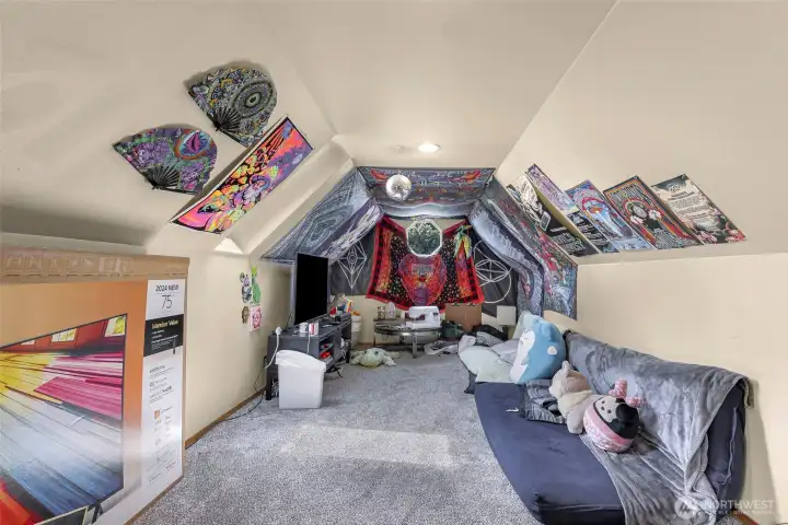 The third floor features a large bonus room.