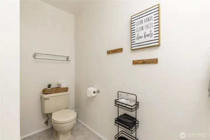 Full hall bathroom upstairs