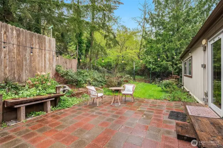 Sweet spot for dining al fresco! Seller had lots of herbs in pots here.
