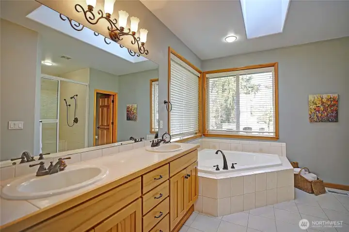 Large Primary En-Suite with corner soaking tub