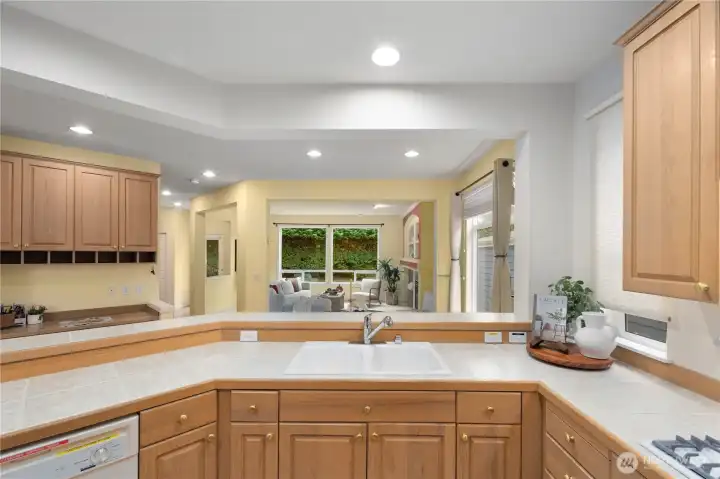 Open concept to entertain and cook
