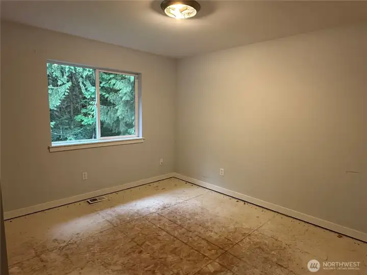 Bedroom #4 Needs carpet