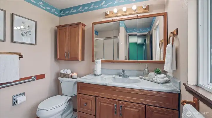 Primary bath for added convenience.