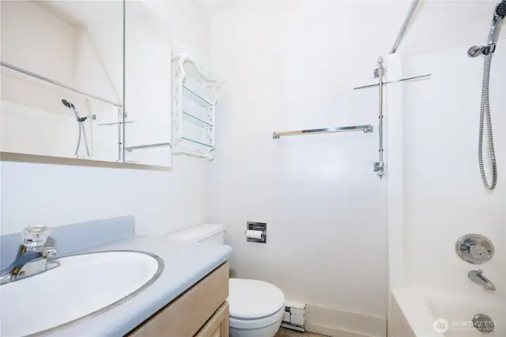 Primary bath