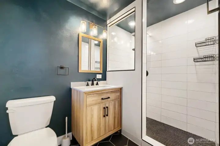 Bedroom 1 - en suite bathroom Bedroom 1 - en suite bathroom
