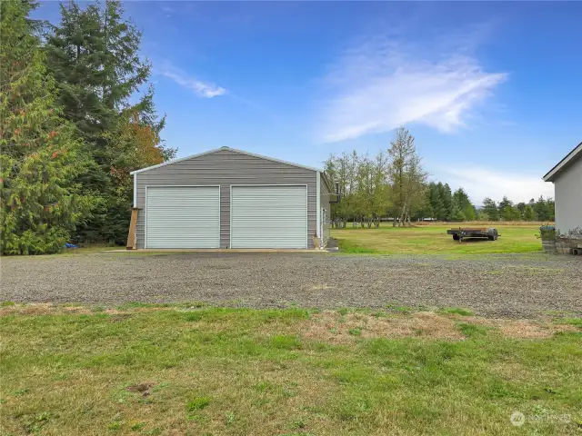 30 x 40 Garage – This spacious garage offers plenty of room for parking as well as workshop space, perfect for projects, storage, or hobbies