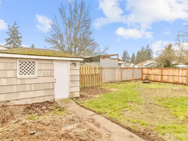 Shed in the backyard for additional outside storage.