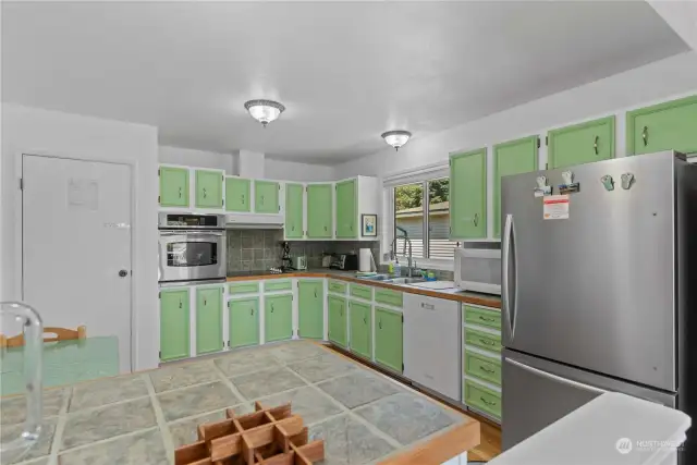 Charming extra large kitchen