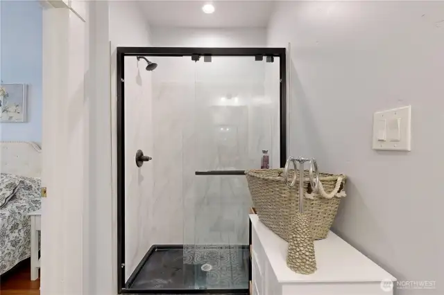 junior suite bathroom